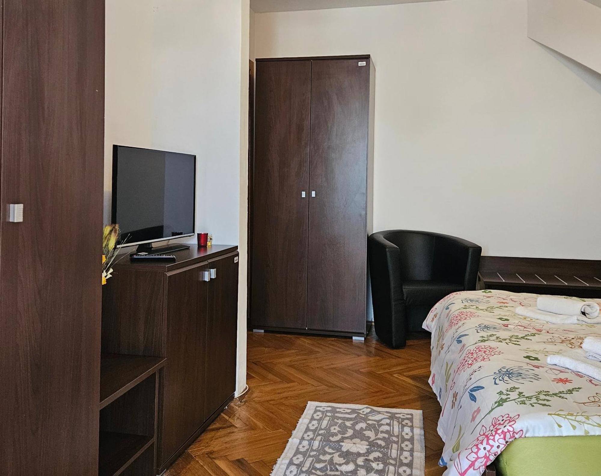 Apartment Zarnesti City Centre Vmp Free Parking Exteriér fotografie